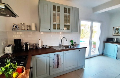 Cabo Roche Casa | Casa Concha, vacation home near the sea with garden and private pool, A/C & WIFI