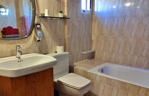 Tronchon Cabaña | CASA RURAL PARA GRUPOS GRANDES CON ZONA EXTERIOR DE BARBACOA Y COMEDOR GRANDE