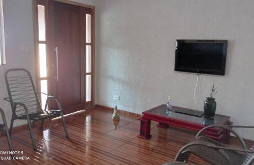 Campo Mourao Casa | Casa Confortável arejada ar condicionado quente e frio 2 quartos ,2 banheiros ,2 vagas de garagem