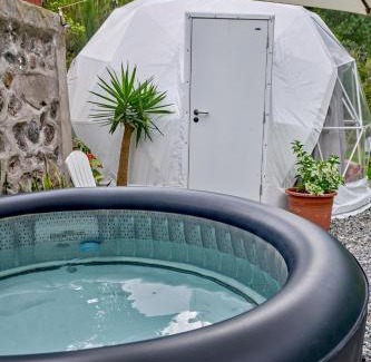 Banos de Agua Santa Cabina | Casa Cram