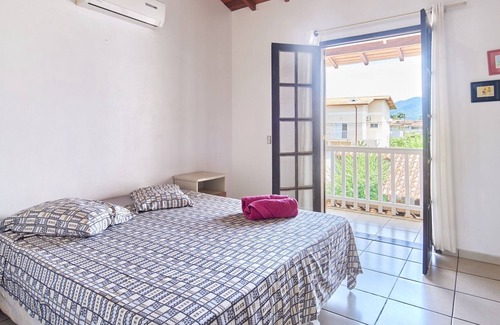 Jabaquara Casa | Casa Cravo e Canela com 3 Quartos, ar e Piscina