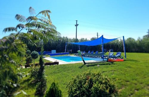 Plopul Casa | Casa cu Trandafiri Murighiol