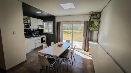San Salvador de Jujuy Casa | Casa D, moderna de 2 habitaciones con jardín en barrio de profesionales