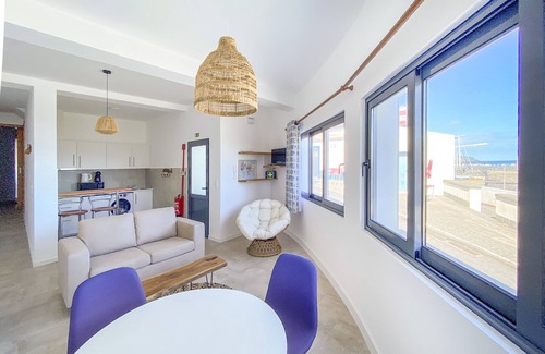 Vila Franca do Campo Apartamento | Casa da Baleia T1 Located on the Seafront Overlooking the Fishing Port
