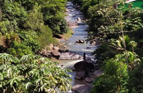 Macae Casa | Casa da cachoeira na beira do Rio Sana