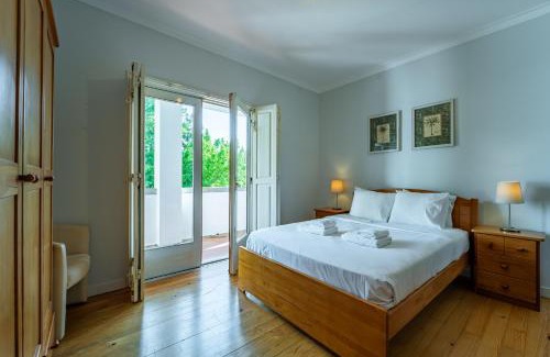 Caminha Casa | Casa das Pintoras Garden and Pool