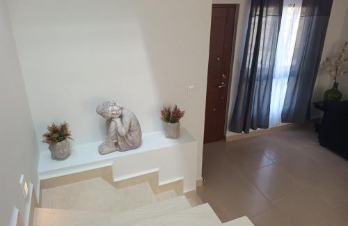 Leon Casa | Casa de 2 plantas, confort y ubicación estratégica