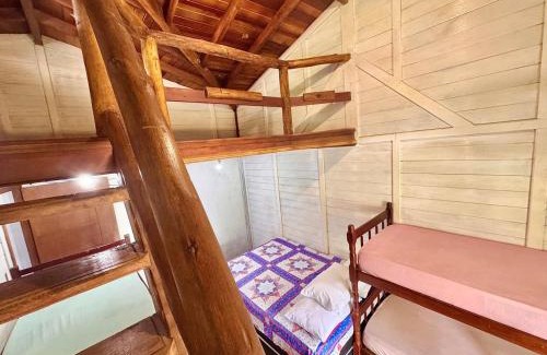 Paranagua Casa | Casa de 2 quartos e 1 mezanino na ilha do Mel próximo ao mar