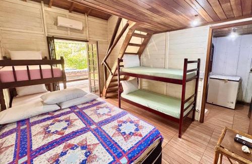 Paranagua Casa | Casa de 2 quartos e 1 mezanino na ilha do Mel próximo ao mar