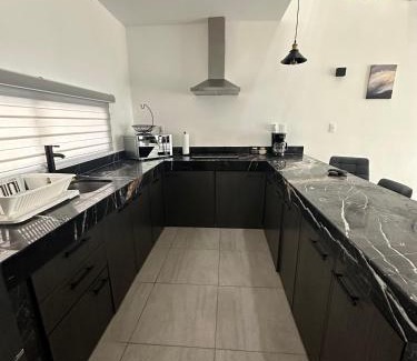 Montecarlo Apartamento | Casa de 2 Recámaras con Alberca cerca de Plazas Altabrisa