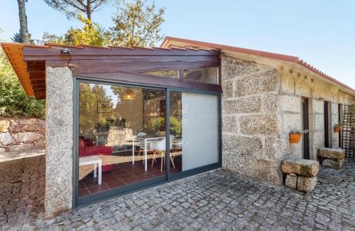 Beijos Casa | Casa de Andrães Camélias
