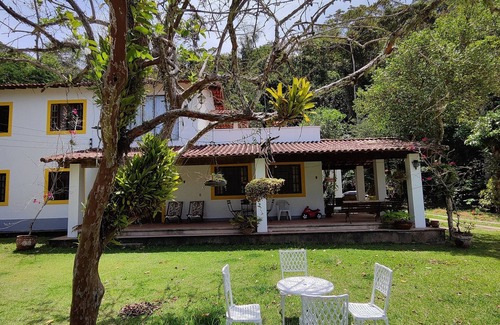 Silva Jardim Casa | Casa de Campo Com Piscina e Churrasqueira