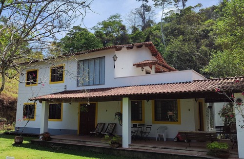 Silva Jardim Casa | Casa de Campo Com Piscina e Churrasqueira