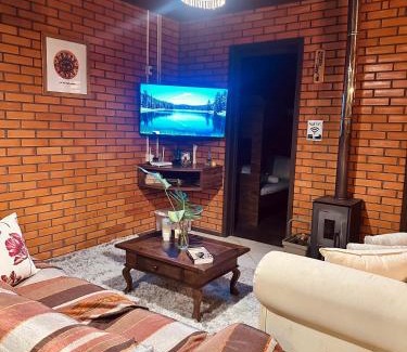 Alto Gasparinho Casa | Casa de campo com cachoeira no quintal