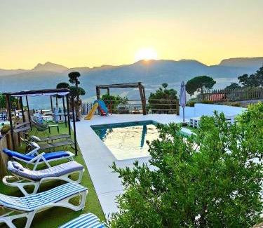 Ronda Casa | Casa de campo con maravillosas vistas, bbq y piscina