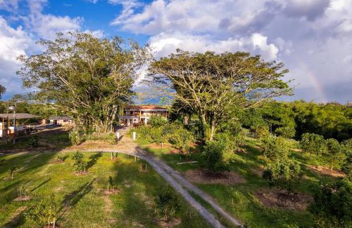 Armenia Casa | Casa de Campo en El Edén