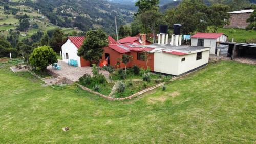 Sogamoso Casa | Casa de Campo, Excelente Ubicación y Amplias Zonas Verdes