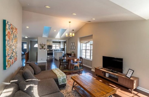 Plato Center Casa | Casa de Chicago in Schaumburg!