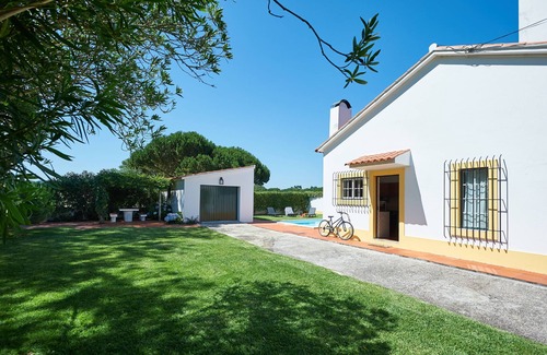 Banzao Villa | Casa de Colares: Praia/Piscina/Surf Getaway Work&P
