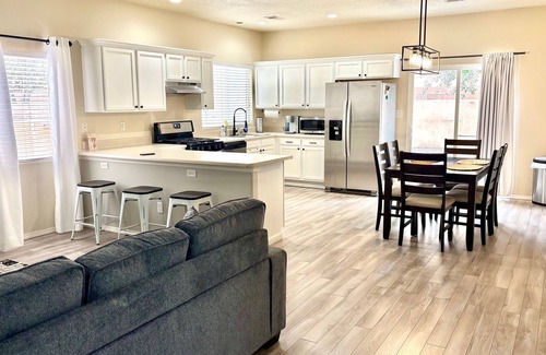 North Valley Casa | Casa de Cozy w/ Hot Air Balloon Views