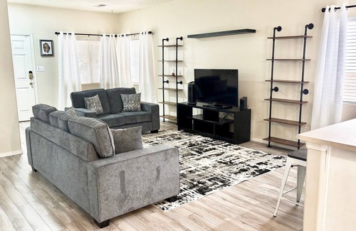 North Valley Casa | Casa de Cozy w/ Hot Air Balloon Views