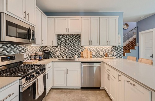 St. John - Coronado Hills Casa | Casa de Ellie J | Newer Home, Private, great for short or longer stays, & Close to Downtown!