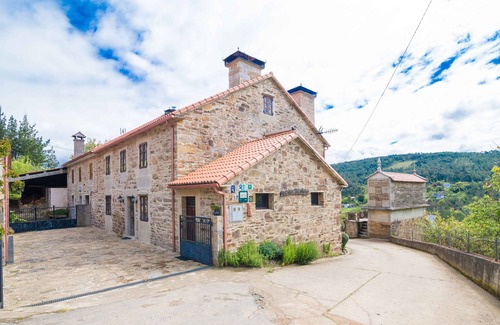 Cabana de Bergantinos Casa | Casa de Verdes turismo rural es una antigua casa de labranza restaurada.