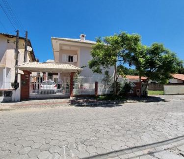 Itacolomi Casa | Casa de férias para 12 pessoas em Picarras e Beto Carrero
