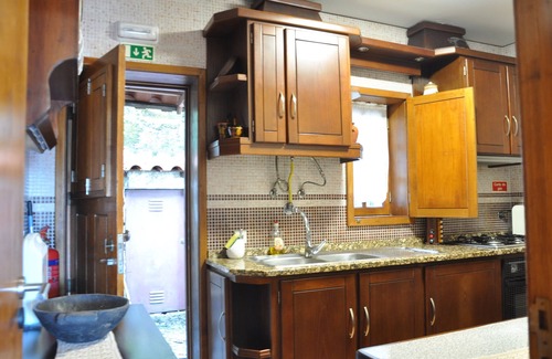 Guilhofrei Cabaña | Casa de Fora Refuge of Tranquillity Surrounded by the exuberant nature of the Minho region