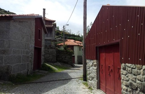Guilhofrei Cabaña | Casa de Fora Refuge of Tranquillity Surrounded by the exuberant nature of the Minho region