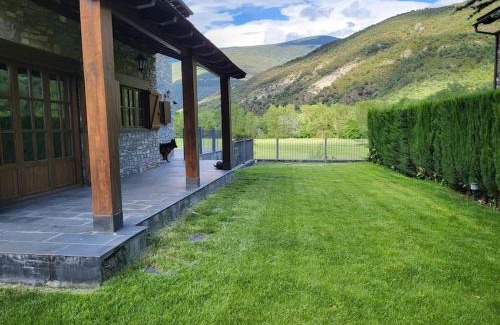 Soriguera Chalet De Esquí | Casa de fusta al cor dels Pirineus