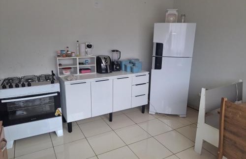 Parque Pampulha Casa | Casa de hospedagem com um de casal com smart tv e ventilador