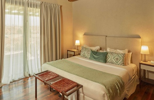 Vista Flores Hotel | Casa de Huespedes Gimenez Riili