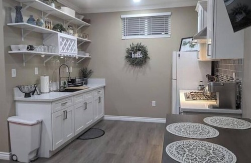 Southwest Anaheim Apartamento | Casa De La Torre Bungalow [Tower House Bungalow]