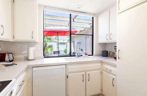 Sunrise Vista Chino Condominio | Casa de Luz in sunny Palm Springs