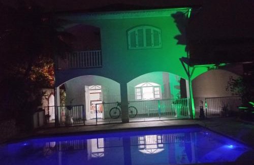 Cachoeiras de Macacu Casa | Casa de novela , Sol e piscina