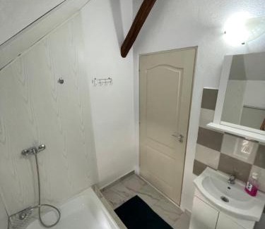 Sincraieni Casa | Casa de oaspeți Cristina