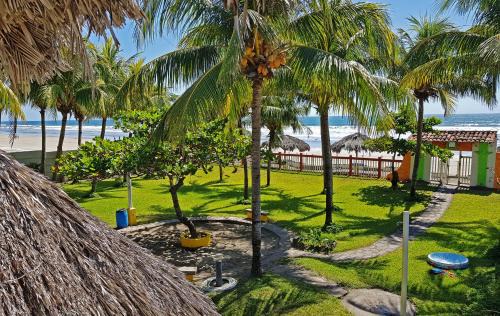 Jucuaran Casa | Casa de Playa Bosque de Mangle en Playa El Espino