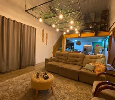 Balneario Arroio do Silva Casa | Casa de Praia, alto padrão, estilo industrial, 50 metros do mar.