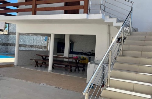 Porto Seguro Casa | Agradable casa de playa con piscina, aire acondicionado. WiFi, Balcón con vistas al mar