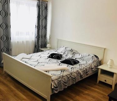 Baia de Fier Casa | Casa De Sub Piatra