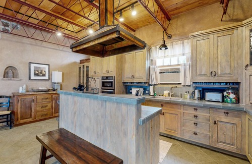 Taos Casa | Casa de Taos: Enchanting Retreat on 2.5 Acres w/ Hot Tub & Stunning Views