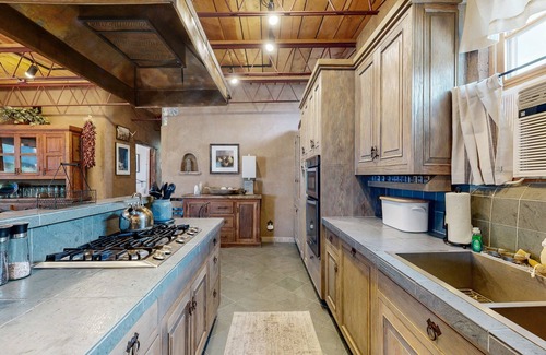 Taos Casa | Casa de Taos: Enchanting Retreat on 2.5 Acres w/ Hot Tub & Stunning Views