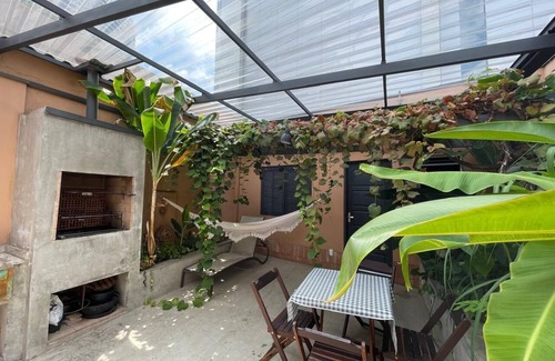 Pinheiros Casa | Casa de Tijolos com Churrasqueira Vila Fechada