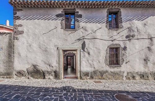 Seneghe Casa | Bonita casa de pueblo reformada con terraza y dos baños.