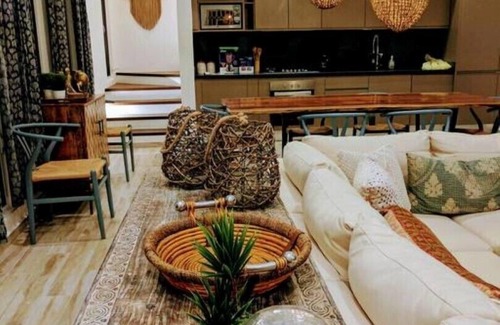 La Veleta Villa | Casa del Alma Gitana ~ Boho Luxe Villa aislada con piscina privada / Terraza en el techo / Jardín