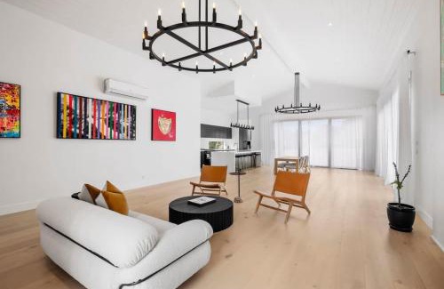 Bellbrae Casa | Casa del Candelabra - Light-Filled Luxury Retreat Minutes from Town