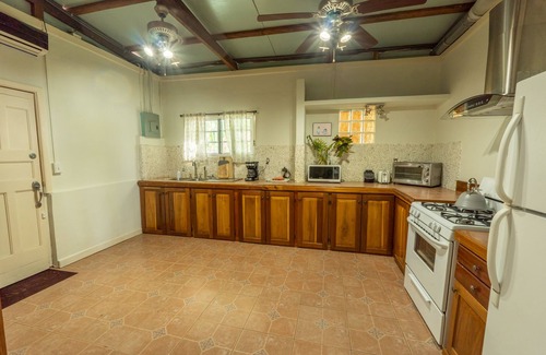Carenero Island Casa | Casa del Fuego- Caribbean Magic