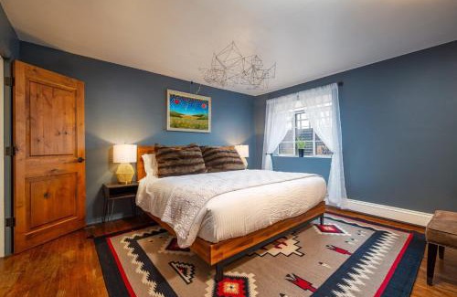 Santa Fe Casa | Casa Del Mar- King Bed - Patio -Railyard - 3BR