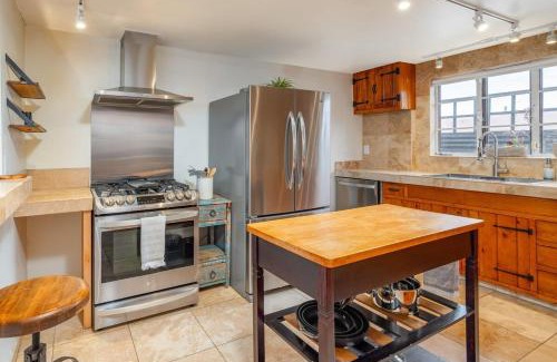 Santa Fe Casa | Casa Del Mar- King Bed - Patio -Railyard - 3BR